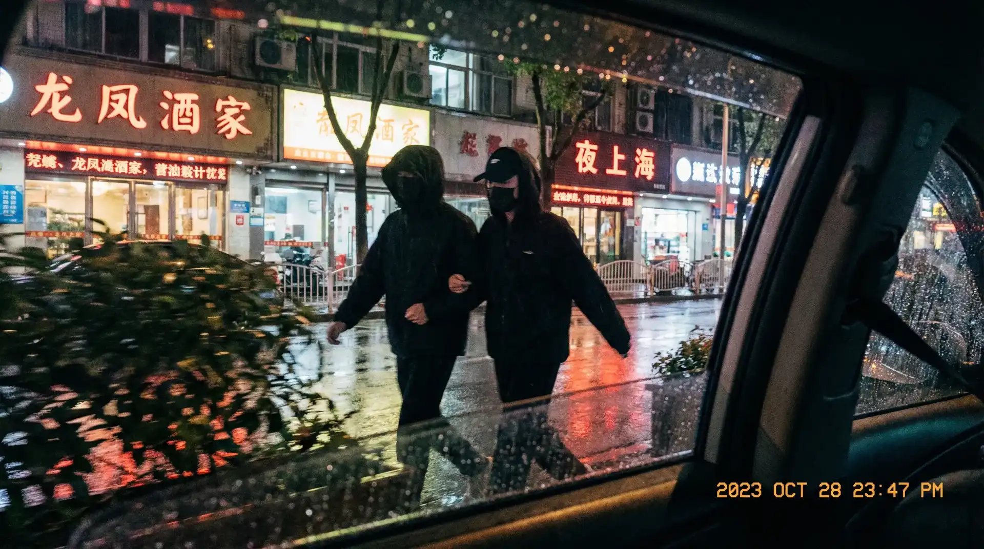 竞博app - 顶流明星深夜密会现场抓拍照片